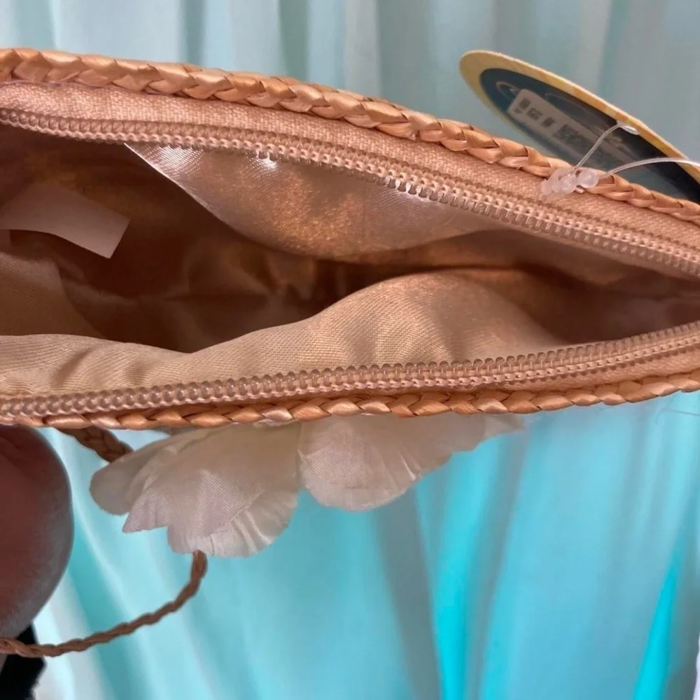 Sun Lily tan straw purse with flower detail #boho #summer
